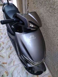 دراجة شحن للبيع نقصها بس بطاريات سعرها 400 وبيها مجال واتساب 077247939...