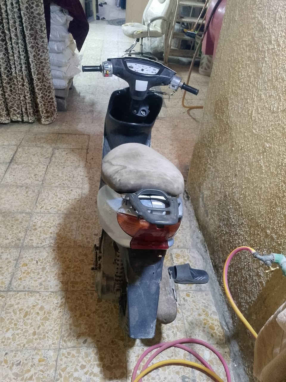 للبيع دراجه عصفورية السعر 100 بيها مجال العنوان بغداد الهاتف ***********
