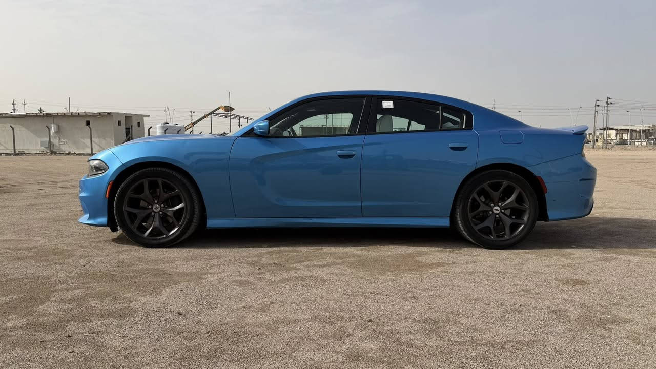 جارجر 2019 GT خليجي وكاله هارلم مكفوله
كفاله عامه
رقم بغداد تحويل مباشر
ماشيه 93,000 كم 
فول موصفات 
دواخل جلد ابيض ( اوف وايت )
مكان السياره البصره / الزبير
السعر 28,000 دولار 💵 
رقم التلفون ***********
