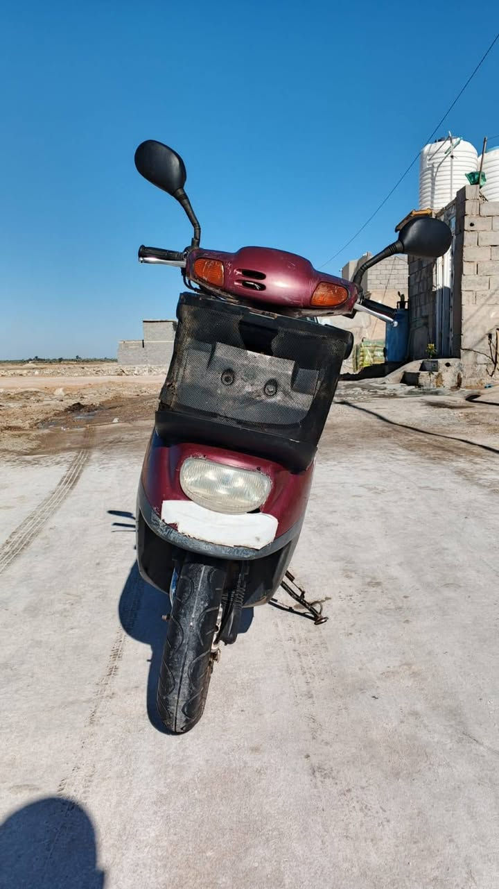 السلام عليكم دراجة بطة منغولي شاصي مكفول الكهربائيات كلهة شغالة دراجة كاملة مكينتهة ناعمة وبيهة شلعة من اول هندر تشتغل نقصهة بس باتري مكاني كربلاء قرب الإمام عون السعر ٣٠٠ للأستفسار ***********
