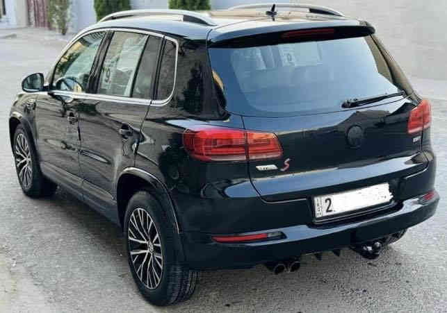 فولكس فاجن تيكوان اعلى فئة R. Line
موديل 2012وارد خليجي 
فول مواصفات 
فور ويل 
شفتات كير بالاستيرن 
محرك 2000 تيربو 4سلندر
بانوراما 
سايد بريك بصمة 
زينون بلادي لايت عدسة 
لد نهاري 
تبريد قطعتين
كشنات جلد كهرباء 
تدفئة بالكشنات
مري جانبية كهرباء +هيتر بالمري
تحكمات ستيرن 
كاميرا بلادية شاشة
هوك خلفي بلادي 
نظام بريك 4دسك 
بدون صبغ بيها بارد قليل باب الصدر 
دعاميات صبغ فقط السيارة جاهزة رقم سليمانية الدولي هزة نهاية 2026 بأسمي 
مكان السيارة بغداد للتواصل على الارقام التالية :
***********-***********
السعر 115 وبيها مجال بيع او مراوس حسب القناعة
