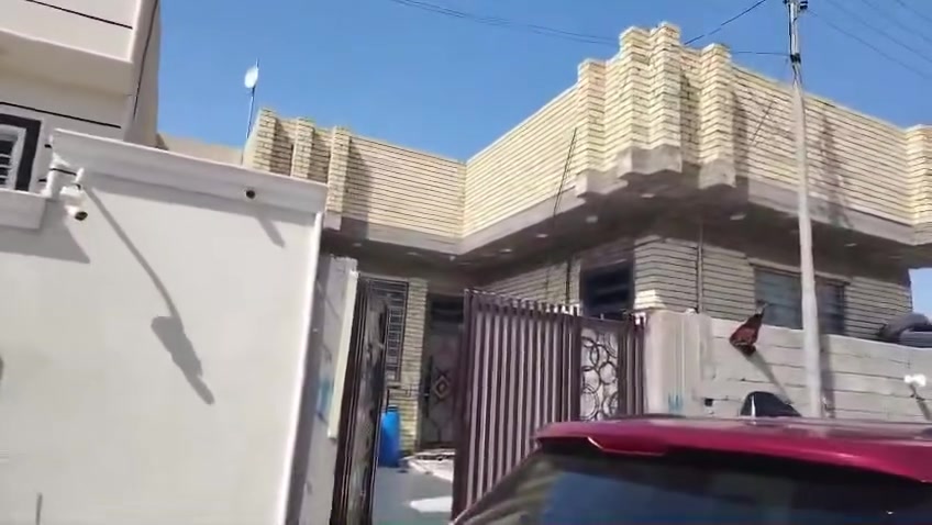 يالله للبيع
السلام عليكم ورحمة الله وبركاته 
للبيع بيت طابو 25 زراعي قرار محكمة مساحة 207 متر 
البيت بناء حديث شارع كربلاء طويريج قرب سيطره الابراهيمية عامود 193 شارع الزوار يصلح حسينية او سكن 
تفاصيل البناء داخل الفديو 
***********
