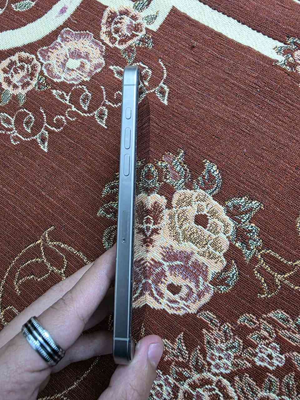 ايفون 15 برو ماكس بطاريه 87 ذاكره 256 مكاني بغداد اكتب سعرك وذا شفته مناسب اراسلك بس لا تكسر بل جهاز 

الرقم /***********
