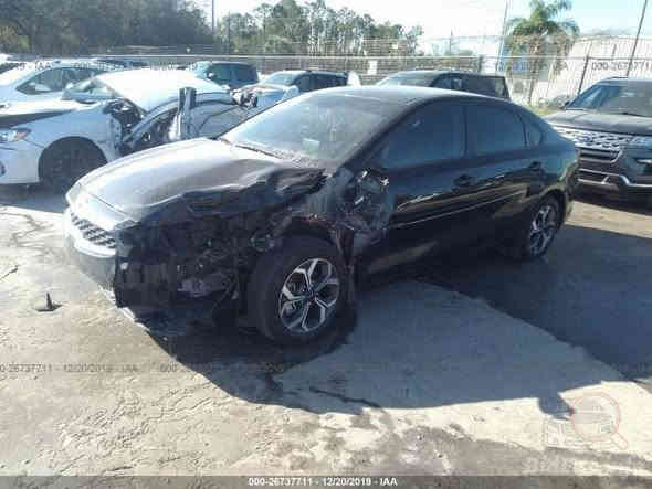 السلام عليكم ..
كيا فورتي وارد امريكي موديل 2019 رقم بغداد سنوية بأسمي 
ماشية 100.000 ميل
گير ATM 

الحادث..
بنيد وجاملغ جهة السايق مبدل وباب السايق صور الحادث مرفقة 
 وبيها طخات بالعراق موضحة بالصور
القمارة بيها رصعات اثر حالوب
المواصفات.. 
 كاميرا شاشة رادار وباقي المواصفات المعروفة

السعر 119 وبيها مجال 
مكاني بغداد حي الجهاد
***********
