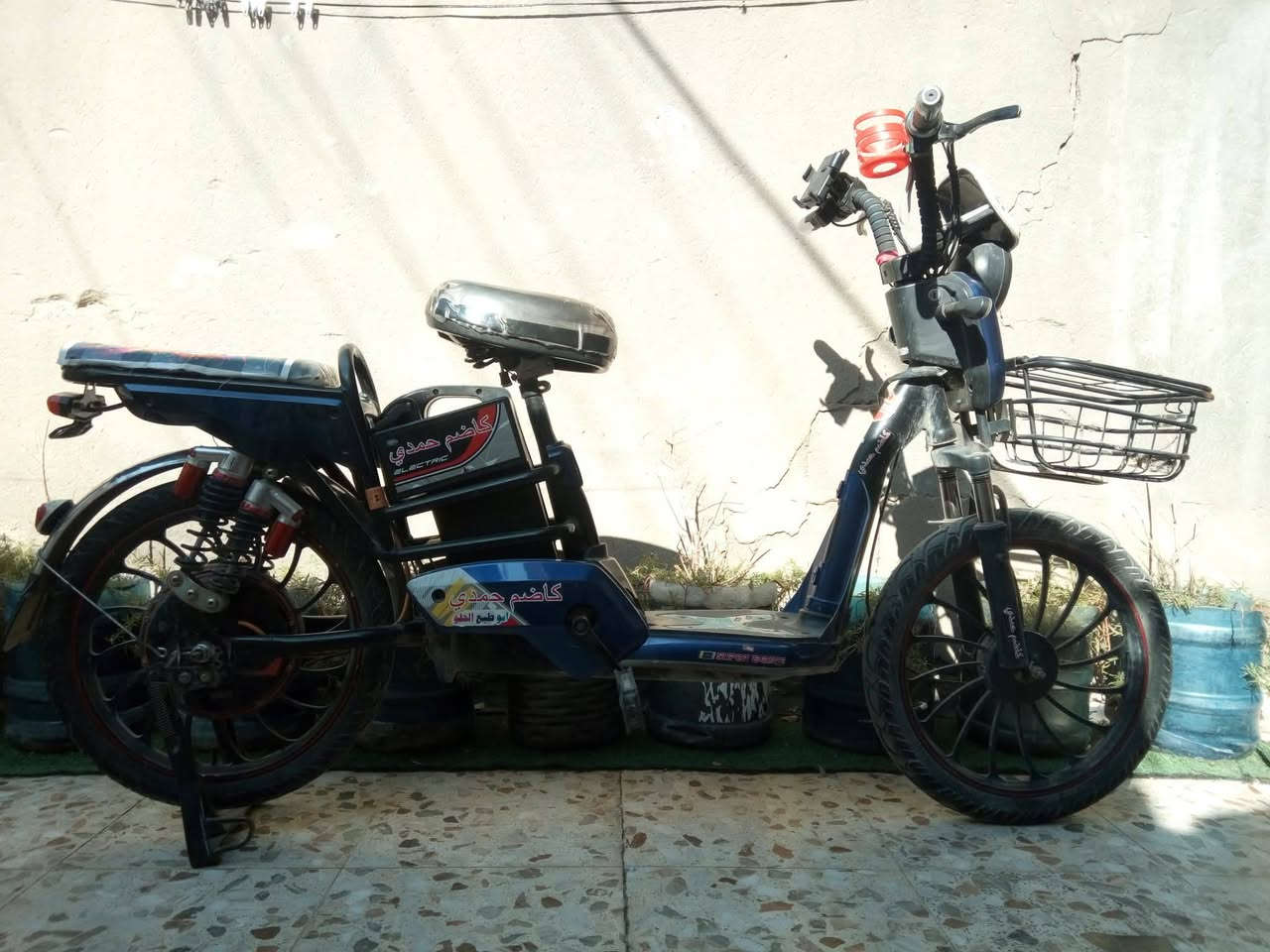 السلام عليكم
دراجه شحن للبيع 
نضيفة
 فقط البطارية نص عمر 
 سرعتها 50حقيقي
سعر 250 الف وبيها مجال 
مكان نعمانيه 
 *********** والخاص مفتوح
