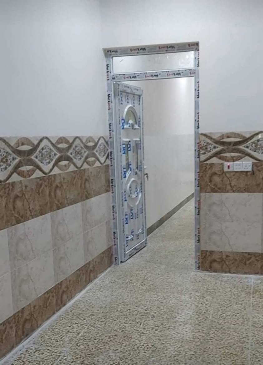 دار للايجار في حي الشيماء قرب اسواق رانيه موقع مميز ثاني بيت عن الشارع الرئيسي مساحة(100 متر) طابق واحد بناء حديث وغرفتين نوم لعائله صغيره 
للأستفسار:***********
