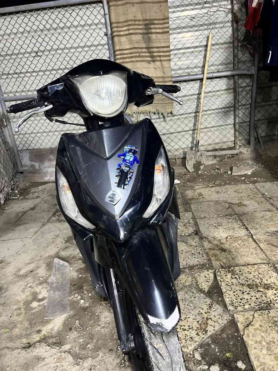 سلام عليكم درجة البيع ادركس 140 السعر 750 وبيها مجال العنوان الحرية ‭0778 016 1788‬
