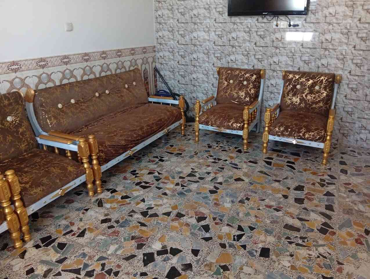 تخم كرويته   2كبار و3 كراسي سعر 175الف  بغداد الشعله ***********
