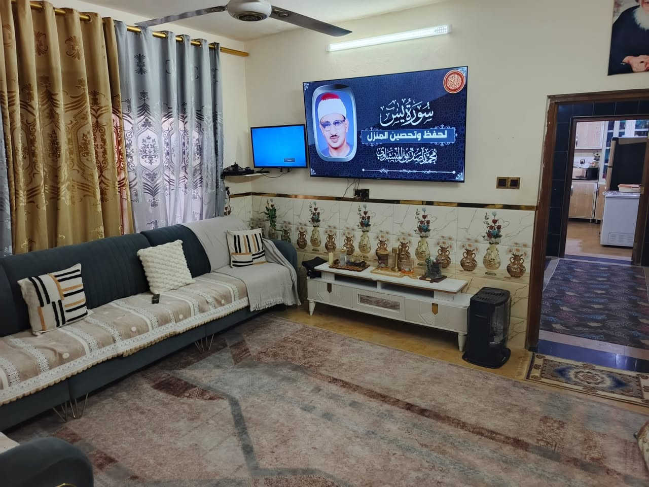 الدار البيع مساحته 220ركن العنوان الغزاليه نهايه  شارع الضغط طابق الأول الاستقبال ومطبخ وحولي وغرفه نوم وصحيات طابق ثاني غرفتين نوم وصحيات طابق الثالث صطح ***********
