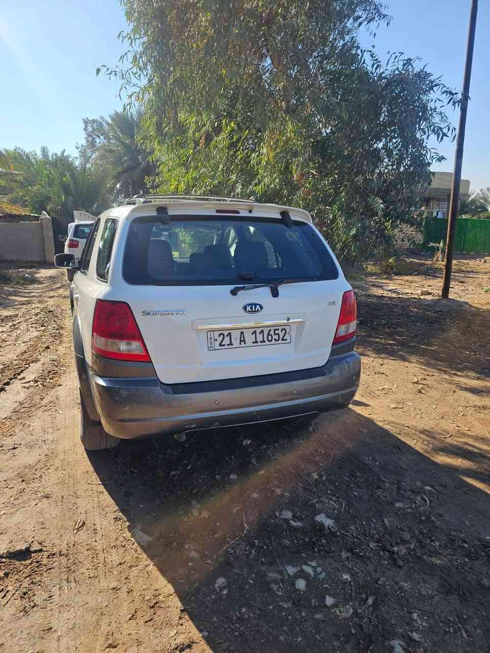 سورنتو 
2006
رقم سليمانيه سنويه ساقطه
مكينه بيها تبخير 
كشر مكفول بس شبر بابجاملغ الايمن وطرف البنيد
كير مكفول مالكها بالحله 
*********** بغداد, العراق
