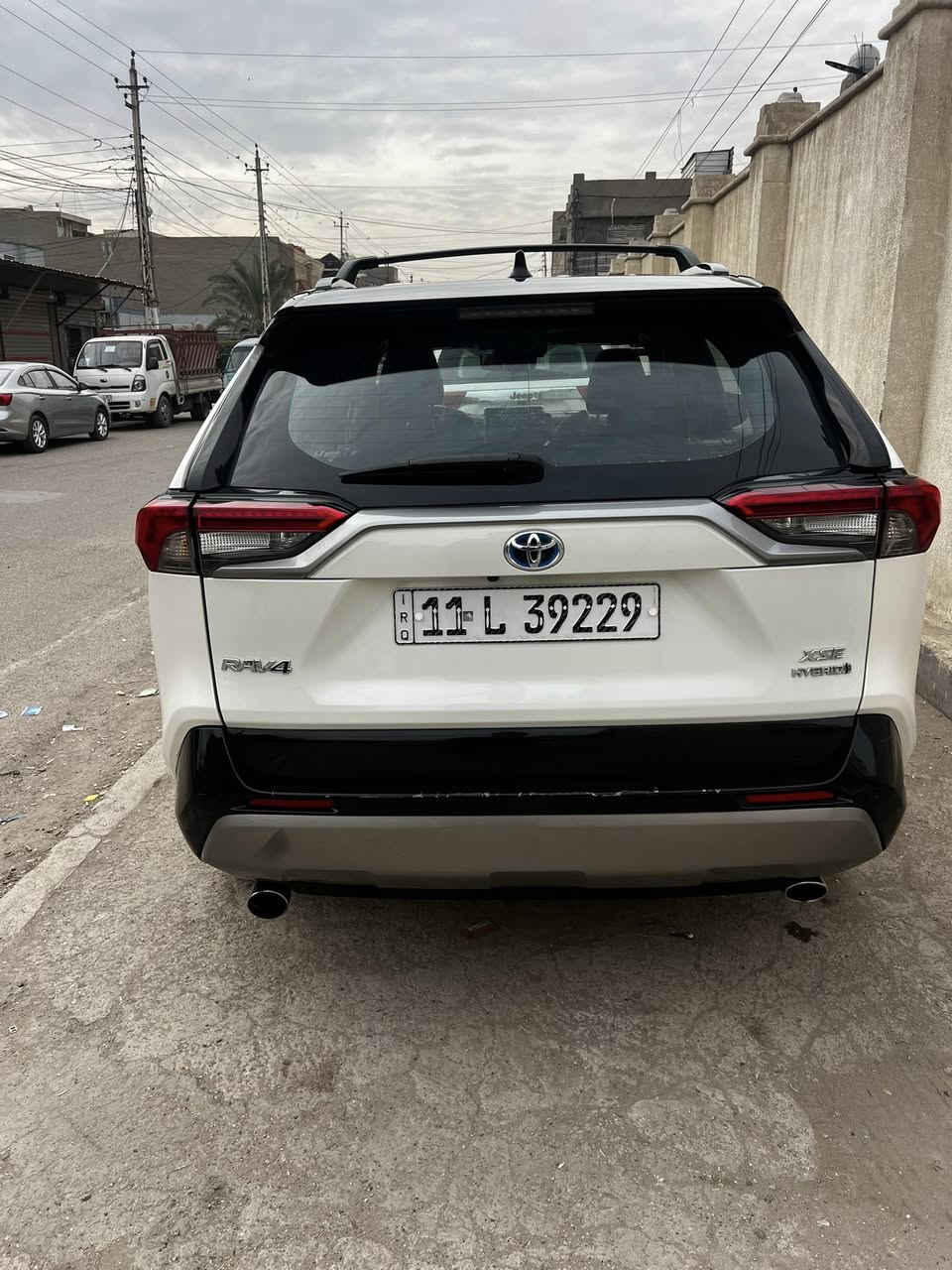 السلام عليكم
راف فور مديل ٢٠٢٢
فول مواصفات Xse
وارد امريكي حادث نص جاملغ ايسر وهنا بالعراق جاملغ ايمن مصبوغ سياره خير من الله جاهزه من كلشي 
مكان السيارة الدوره 
السعر ٢٣٠$ وبيه مجال بسيط 
رقم الموبايل ***********
