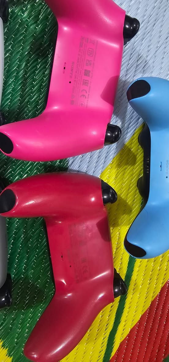 يده بلي5 اصلي اذا مو اصلي تاخذها بلاش
عندي توصيل لكل المحافظات 
اكو بالكارتون واكو بدون كارتون. للشراي يتفضل خاص


**إذا كنت صاحب هذا الإعلان وتريد حذفه لأي سبب، رجاءا أرسل رسالة إلى الدعم الفني**