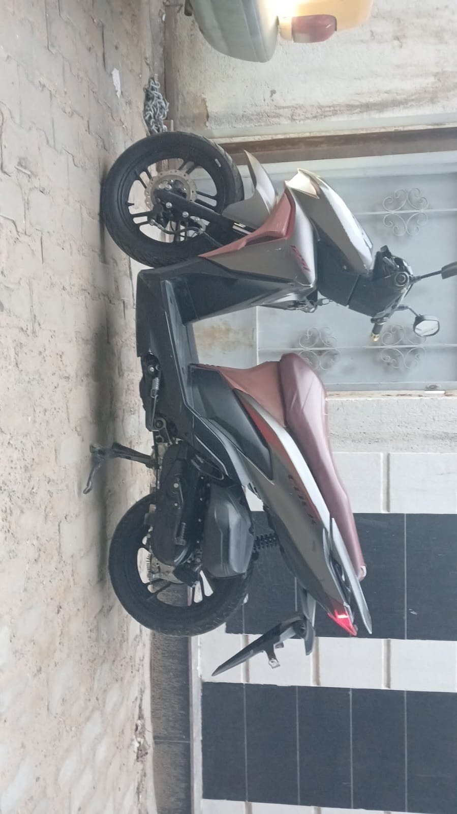 سلام عليكم دراجه هوندا كليك (Honda Click)،
دراجه يابنيه صار 6تشر نازله من رنبه  دراجه  مكفوله كفاله من كلشي  (   سعره مليون ونص  )
رقمي ***********