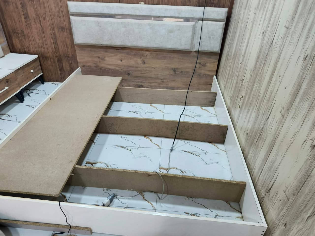 غرفه تركيه نضيفه فقط ميز مابيها
مكان نجف الشراي يجي خاص ب٣٢٥


**إذا كنت صاحب هذا الإعلان وتريد حذفه لأي سبب، رجاءا أرسل رسالة إلى الدعم الفني**