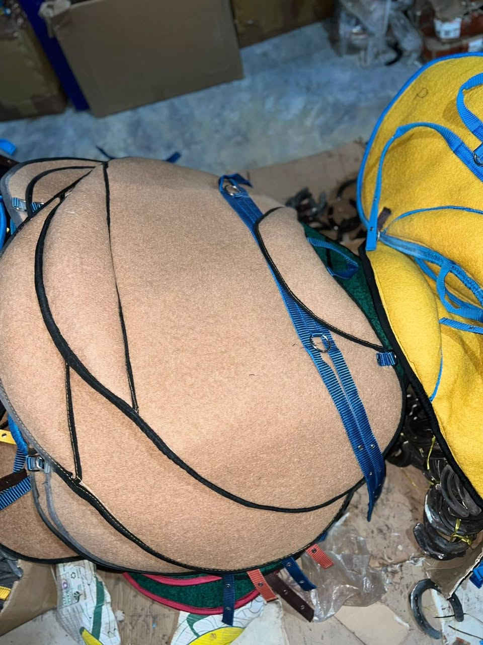 سلام عليكم خيالتنه العزاز البادات كامله مع ركابت حزام لكوات ركابت اصلي دهن حافر درجه اوله دهن جلد سعار مناسبه مكان لمحل العماره حي رساله شارع ابو سماعات توصيل كافت محافضات موجود ٥ الف *********** واساب نتصال
