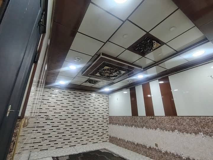 ,, السلام عليكم ورحمه الله بيت للبيع  طابق ونص وصل بلديه في حي النهضه قرب السيدين  ثاني فرع سابع بيت عن سيدين  مساحه 195.  السعر   الاتصال ول استفسار علا هاذ الرقم  ***********
