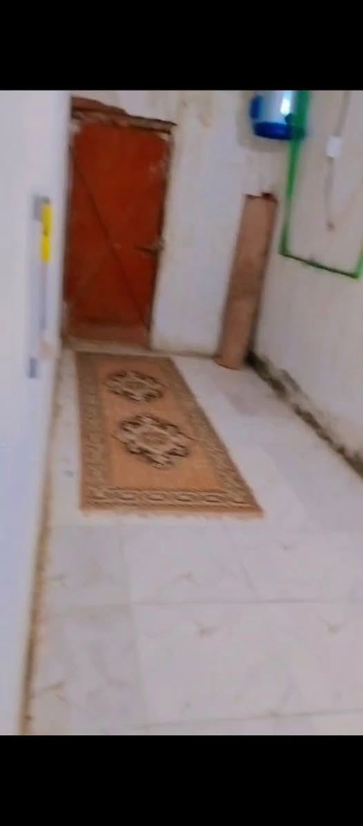 بيت زراعي للبيع مساحة٢٤٠متر. منطقة الشيخ نعمه حي العلماء يبعد  عن الشارع ١٥٠متر. ماء وكهرباء. 
البناء صالة وغرفة وصحيات ومطبخ. متبقي مساحة ١٠٠متر حوش تكدر تبني بيه الي يعجبك. البناء بلوك قديم.. سحب موجود وماء البوري بالباب. وللعلم الكههرباء راح تنزل منضومه جديده. ان شاء الله. السعر٢٦
.***********.واتساب واتصال وبخدمت الشراي. تفاصيل البيت وتصوير خاص
