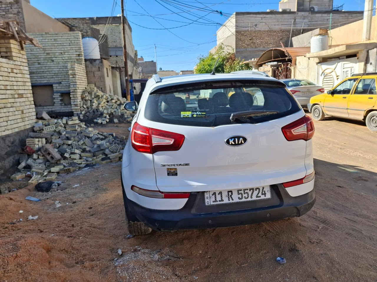 كيه سبورتج خليجي مكفوله كير ومكينه وحداديه سيارة كل نقص مابيها تبريد تدفئة شرط ترايك للبصرة رقم بغداد باسمي تحويل ثاني يوم موديل 2012فول  مواصفات بانورما تحكم ستيرن السعر المطلوب 154 وبيها مجال مكاني كربلاء للاستفسار الاتصال على الرقم ***********
