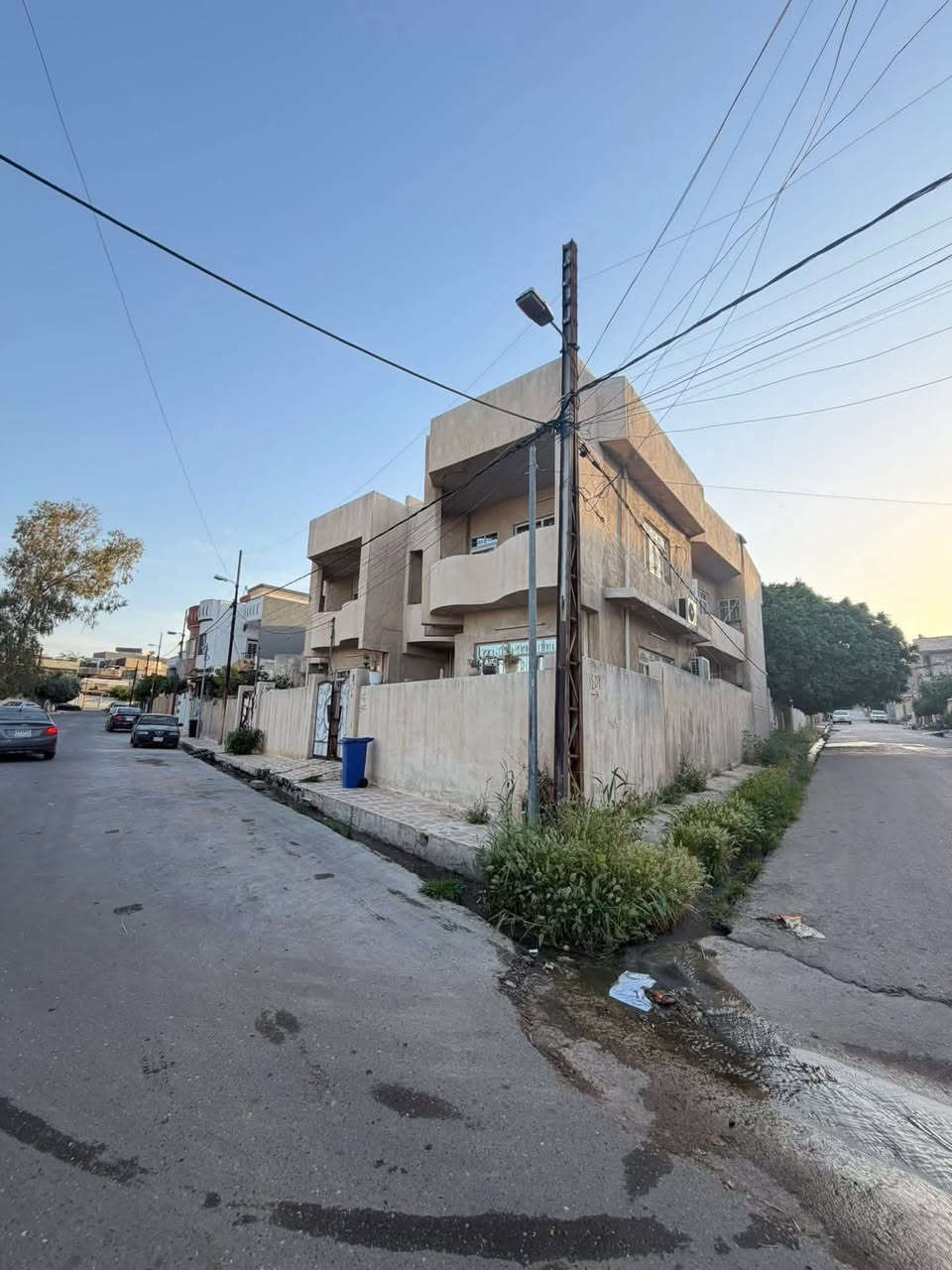 #عروضات_مكتب_قصر_نينوى
✨🏡 – دار ركن للبيع 🏡✨

📍 الموقع: حي الحدباء

📐 مساحة  دار:162متر

📏 واجهة مميزة:10 م

طابق الاول 

غرفة نوم

مطبخ حار 

هول واسع

استقبال راقٍ

خدمات متكاملة

🔹 مواصفات الطابق الثاني:

3 غرف نوم فاخرة 

خدمات متكاملة

ر للاستفسار 

📞 للحجز والاستفسار والمعاينة:

*********** 
***********واتساب 
***********
