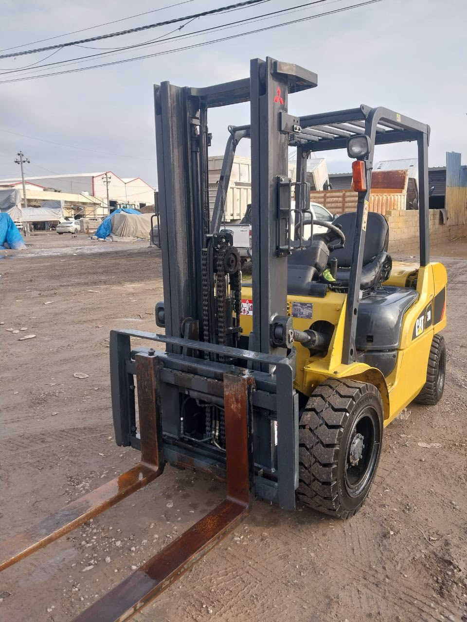 سلام عليكم شوكيه كتر  2014 جديده3طن3 حركات جوب حاويه جك وسطي دخول جديد مكفوله كير او مكينه بلاد ارقام كاتي او منفيست مكاني بغداد البياع ***********
