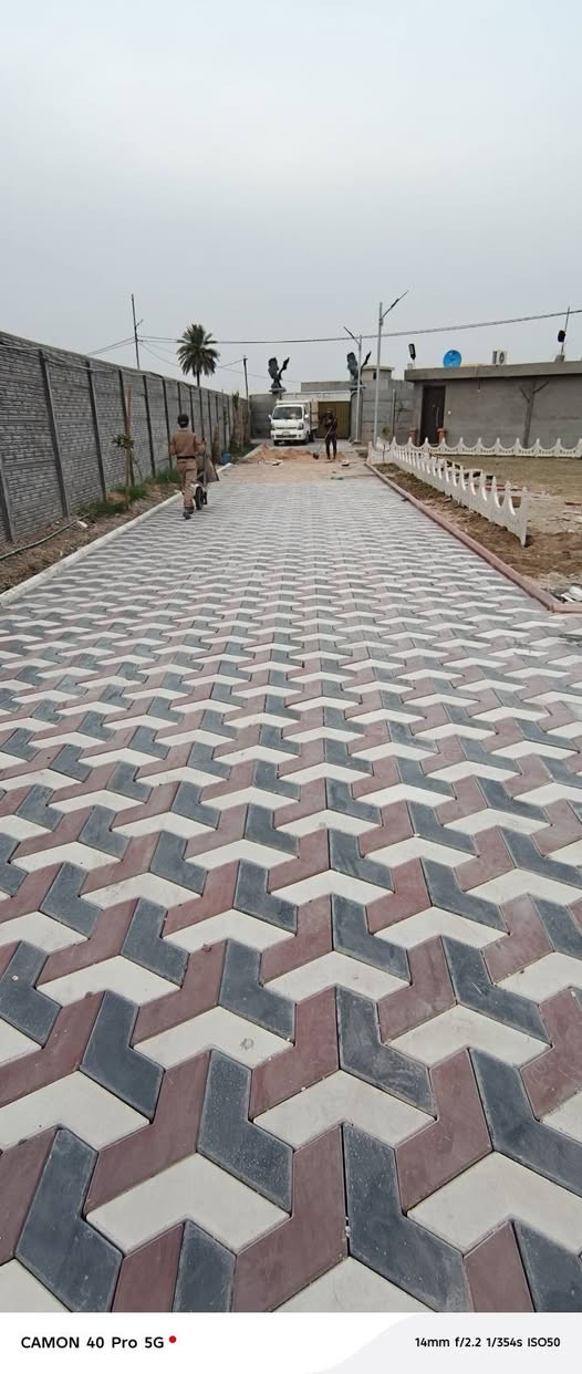 متوفر كادر عمل
نشتغل انواع الارصفه شوارع حدائق مدارس دوائر 
 سعر (المتر 3لاالف وبيه مجال)*********** ونشتغل جميع المحافضات ويوجد كرسته وعمل
