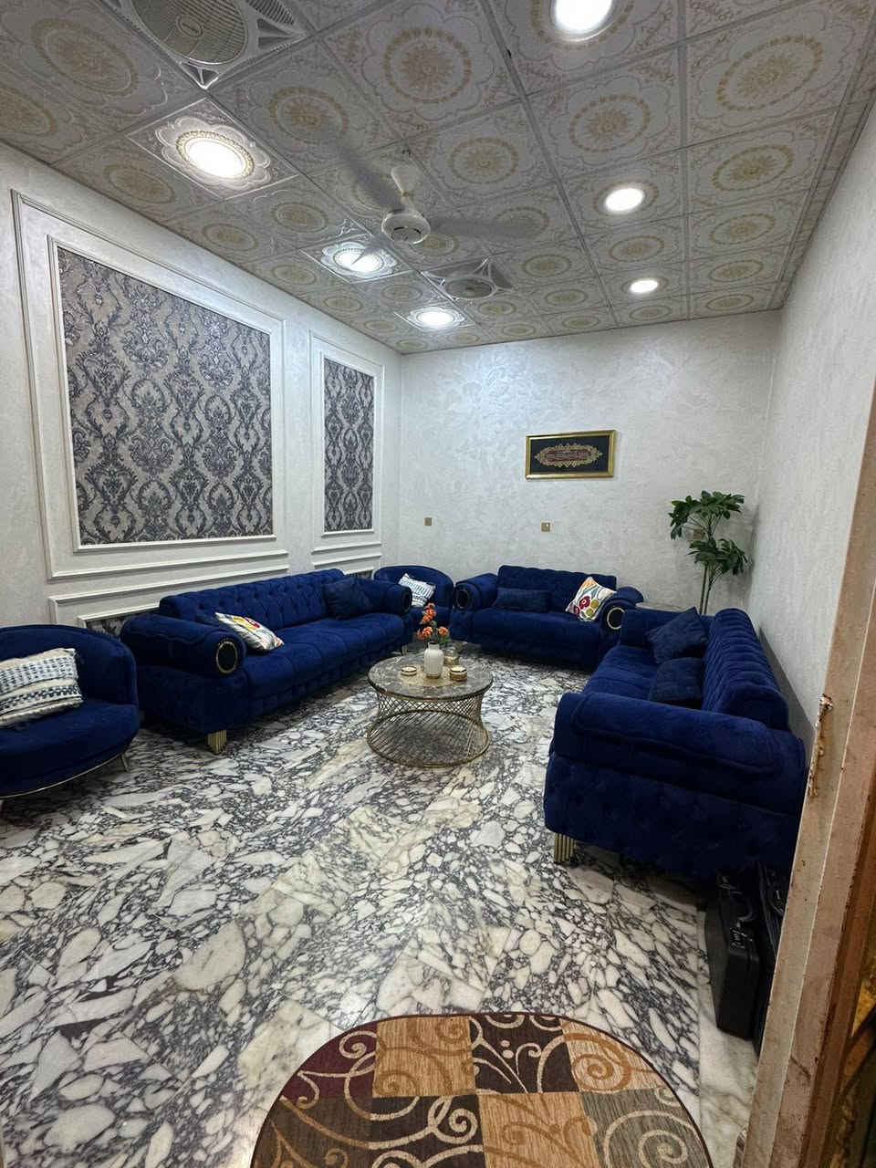 بيت للبيع في الناصريه /مدينة الصدر 400 دار
المساحه 125متر مربع طابو 
يتكون من طابقين 
الطابق الاول /غرفه نوم وصاله واستقبال وصحيات 
الطابق الثاني /غرفتين نوم وصاله وصحيات 
بناء درجه اولى كونكريت مسلح 
مرمر 
جاهز للسكن 
للاستفسار الاتصال على الرقم ***********
