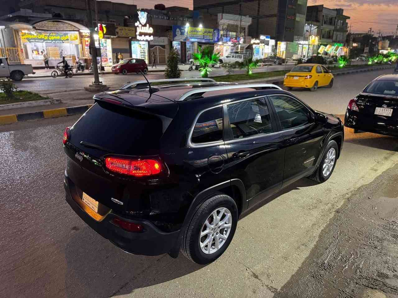 سلام عليكم
سياره جيب بزونً للبيع 
موديل ٢٠١٨ 
محرك 6v
كشنات جلد 
تدفئه بل كشنات 
تدفئه بل الاستيرن 
انظمة قياده 
نظام اتو ستوب 
ماشيه 90mi
*********** متواجد على الواتساب 
السعر 128
