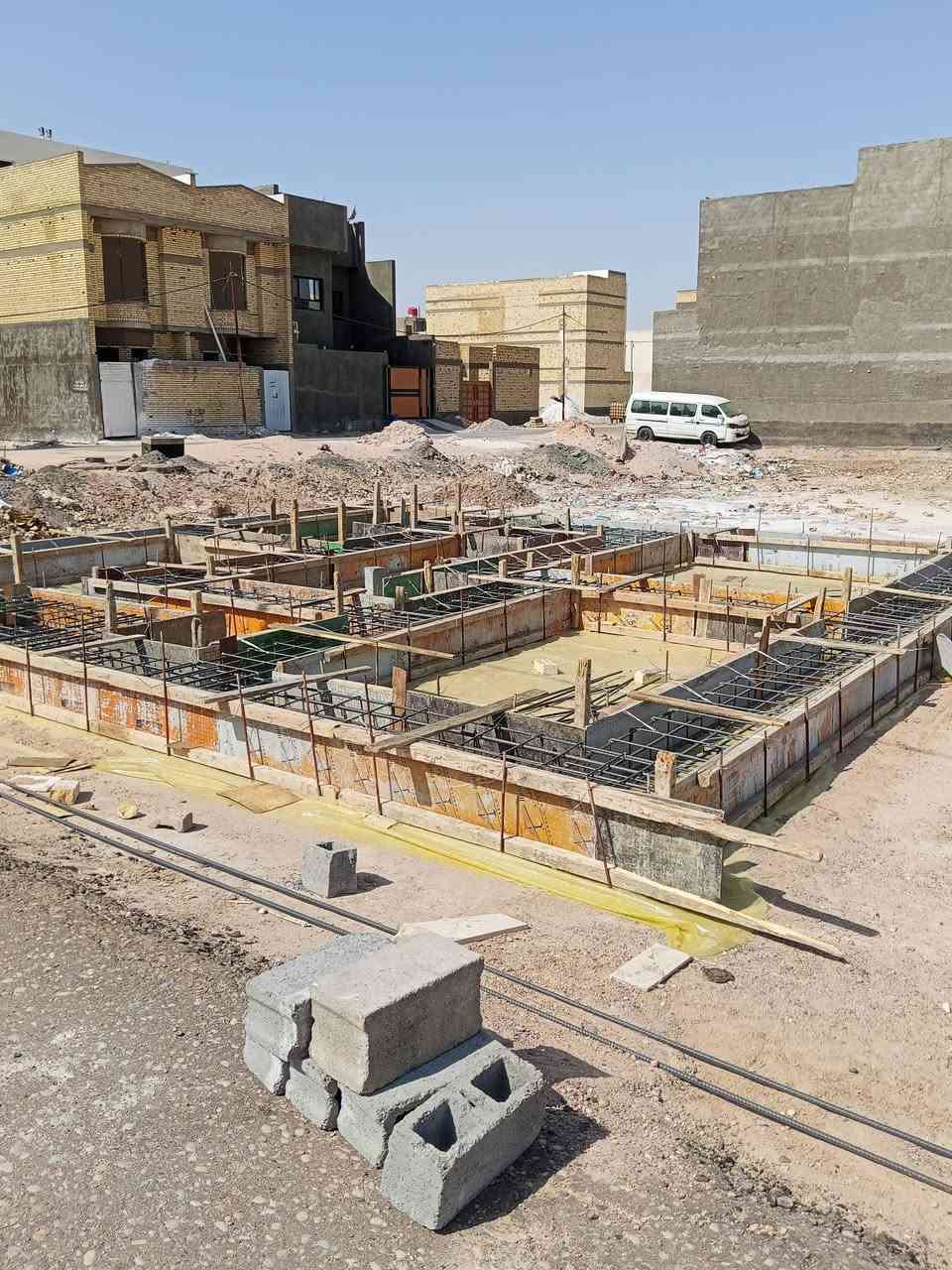 تم بفضل الله تعالى وبركاته صب اساس مساحته 100 متر في الثاتزه الاوله  والتوفيق للجميع ان شاء الله اخوكم احمد النجار لجميع اعمال النجاره والتسليح والصب ***********@@
