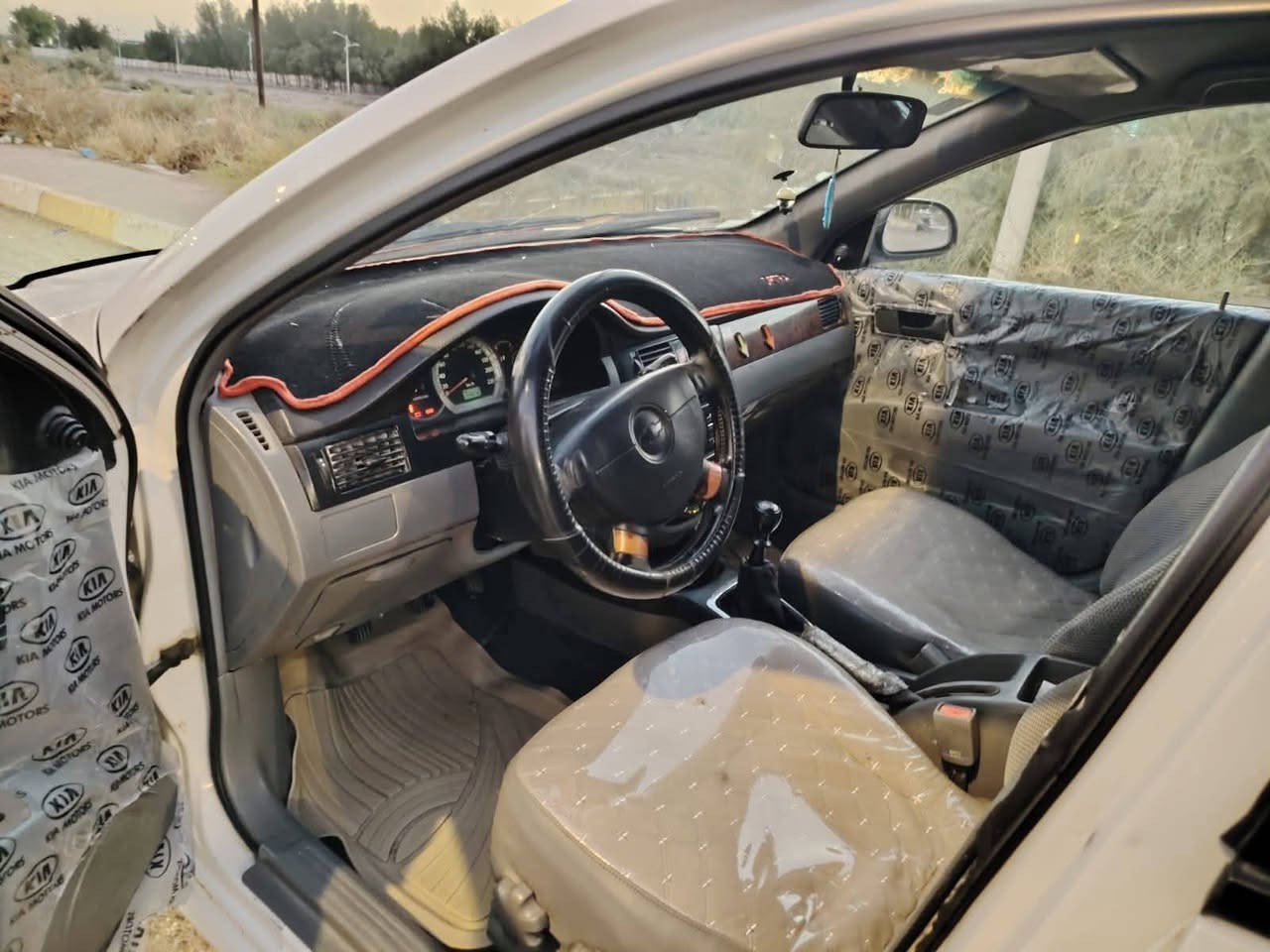 اوبترا 2005 كير عادي
مكينة وكير كفالة 
تخم تاير جديد برمضان شديتهن 
عبوة وفيت بم جديد
باتري جديد 
قايش ورولة جديد 
بلكات جدد
كهربائيات كاملة السيارة وتبريد شغال 
سيارة هزة ورقم انكليزي جديد رقمهة واسط مشروع وطني
السيارة عليهة ادامة كاملة من كل النواحي ومصروف عليهة صحيح وترايها وين ماتريد نصبتها ومشيها مال 2012 شرط 
السيارة بيهة قطع صبغ اني ابيع حزام 
السيارة معروضة ب 57 وبيها مجال بسيط 

مكاني بغداد البلديات 
‏‪***********
