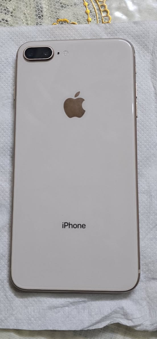 السلام عليكم
ايفون 8 بلس للبيع
ذاكرة 64 
شاشة اصلية غير مستبدلة بيها طبع خفيف يبين بالاضاءة موضح 
البطارية اصلية 71 
السعر 110 وبيه مجال
للتواصل على الخاص او 
الاتصال ***********
