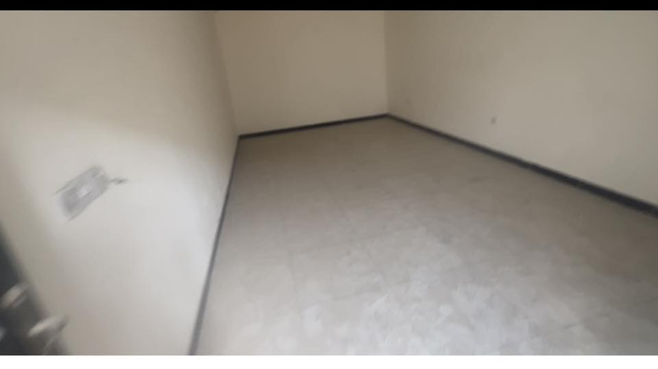 السلام عليكم   للبيع مساحة  80 م
بناء قديم كاع يباع 
 حي تونس فلافل السيد 330 م قريب حسينية حجه المنتظر ع 
*********** الاستفسار
