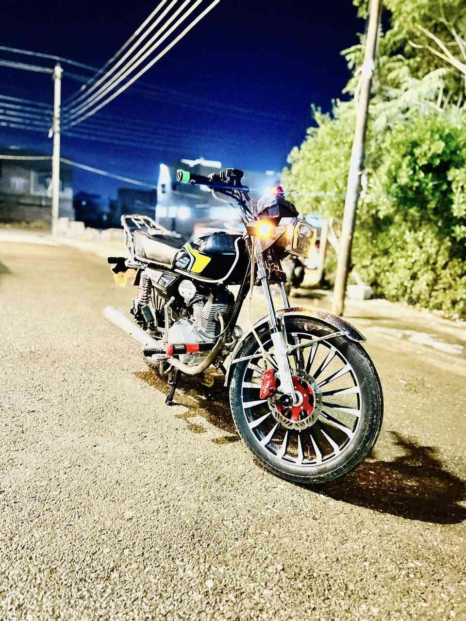 يا الله. سلام عليكم دراجه اراني سيفان سونك موديل2024شكل ال2025البيع دراجه. شلعه وًمعدل. مشاءالله  كل نقص ما بيه دراجه مكفول من الستيرن البكلايت  السعر680بيه مجال هذه رقمي ‭0772 940 8091‬
