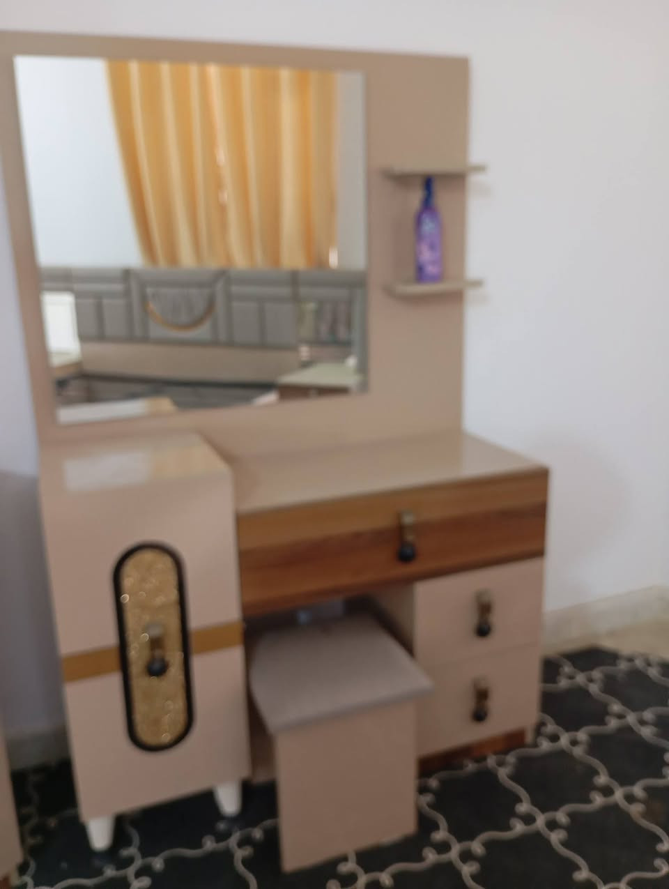 غرف نوم تركي جديدة ونظيفه مجرد فقط منصوبة.
8قطعه سرير مخزن وغرف نظيفه وحلوة. 
كنتور ظهر ابلوك . شد ونقل مجاني للطلب على الخاص والرقم ***********
عنوان بعقوبة
