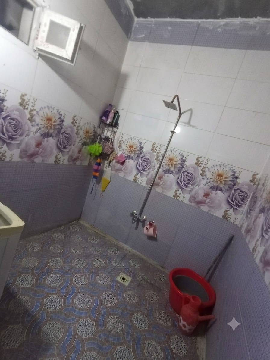 بيت طابو صرف في حي الفرات مساحته 119 صالة 7×4  غرفتين ومطبخ وصحيات والحمام داخلي بالمطبخ والبيت دولان وعالي عن الشارع وبناء في 2022 العنوان حي الفرات قرب المدرسة الصينية والمستوصف والملعب
***********
