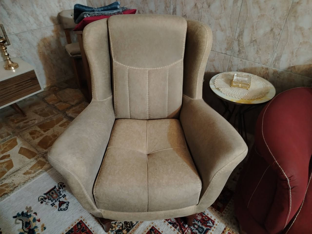 السلام عليكم اغراض  للبيع تخم تركي نظيف قنفتين كبار + 2 قنفه ام نفر + قنفه ام نفرين السعر 600 وبي مجال + طبلات عدد 3 السعر 150+ ميز بلازما  السعر 125 العنوان بغداد حي العامل قرب داىره الكهرباء  الرقم ***********
