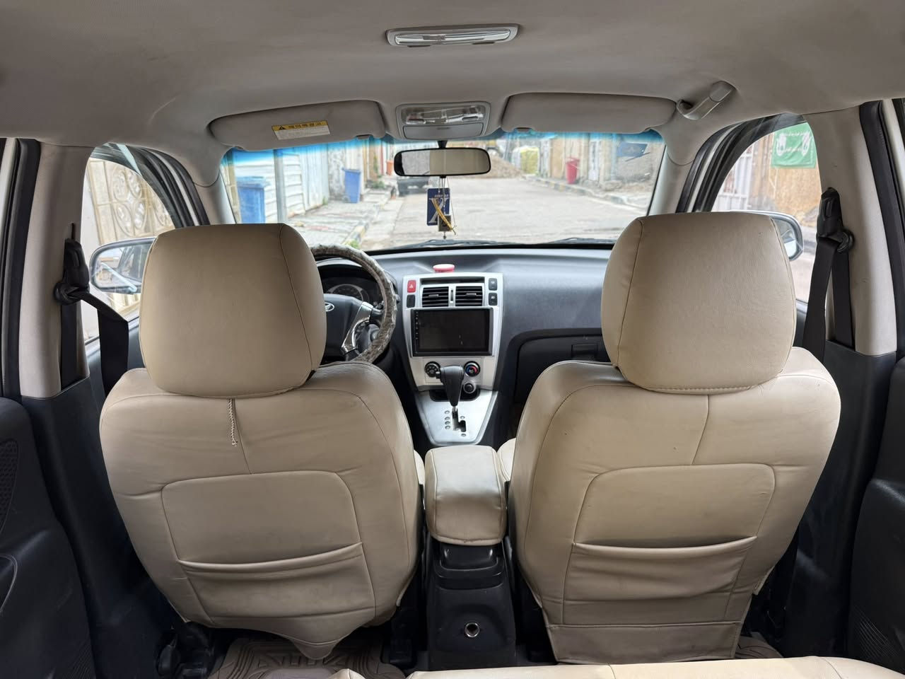 سلام عليكم توسان 2009  سياره نضيفه مابيها اي نقص مكفوله ماعادا بارد بقبق لبانزين  مكان سياره بغداد الحسينيه سعر 120 وبيها مجال للطيبين ***********
