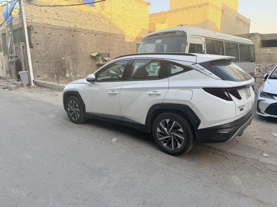 سياره هونداي توسان خليجي  موديل 2023
مكفوله بيهه فقط رصعات قليه تشغيل عن بعد كشنات كهربائيه رقم انكليزي تشغيل عن بعد كشنات كهربائية ورقم انكليزي بصمه ‭0773 835 5335‬
