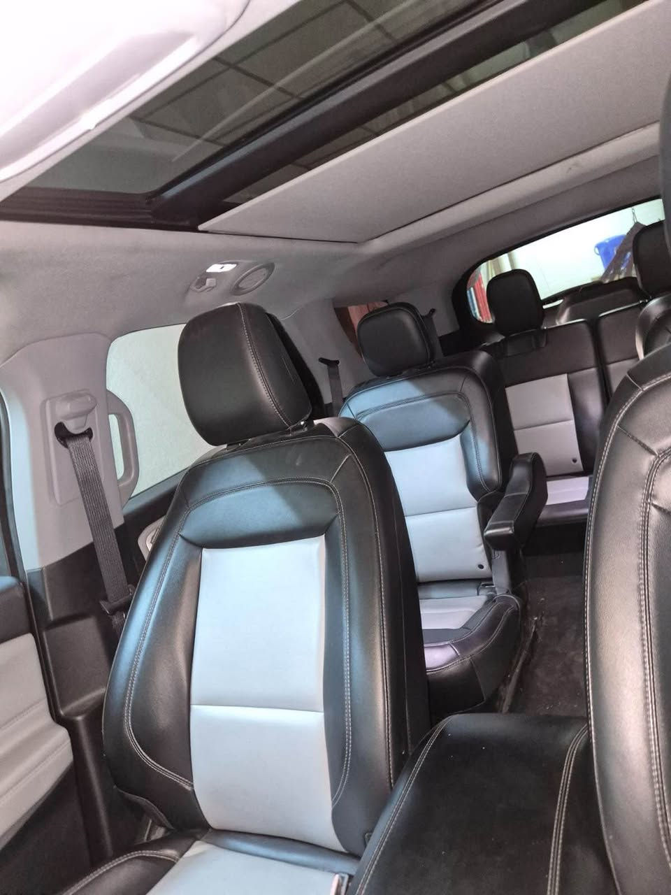 فۆرد
ئێکسپلۆرەر, 2022
ماوەی ڕۆیشتن : 22,000 ميل
پستۆن: 4 پستۆن
بزوێنەر: 2.3T

پانۆراما - سندوقی کارەبایی - حەساس - گەرمکەرەوەی کوشن - بەسمە - دیاریکرنی خێرایی - شاشە - ئاوێنەی ڕادار - کۆنترۆڵی پلەی گەرمی ئۆتۆماتیکی - یاریدەدەری برێک لە کاتی فریاکەوتن - 8 پەرەشووت - لایتی پێشەوەی زینۆن - لایتی پێشەوەی لید - ڕووناکی دەوروبەری ژورەوە - ئەپڵ کارپلەی - شەغال - 4x4 - کورسی سێ ڕیزی vip
ڕەقەمی شانسی دانراوە
بۆ زانیاری زیاتر *********** السليمانية, العراق
