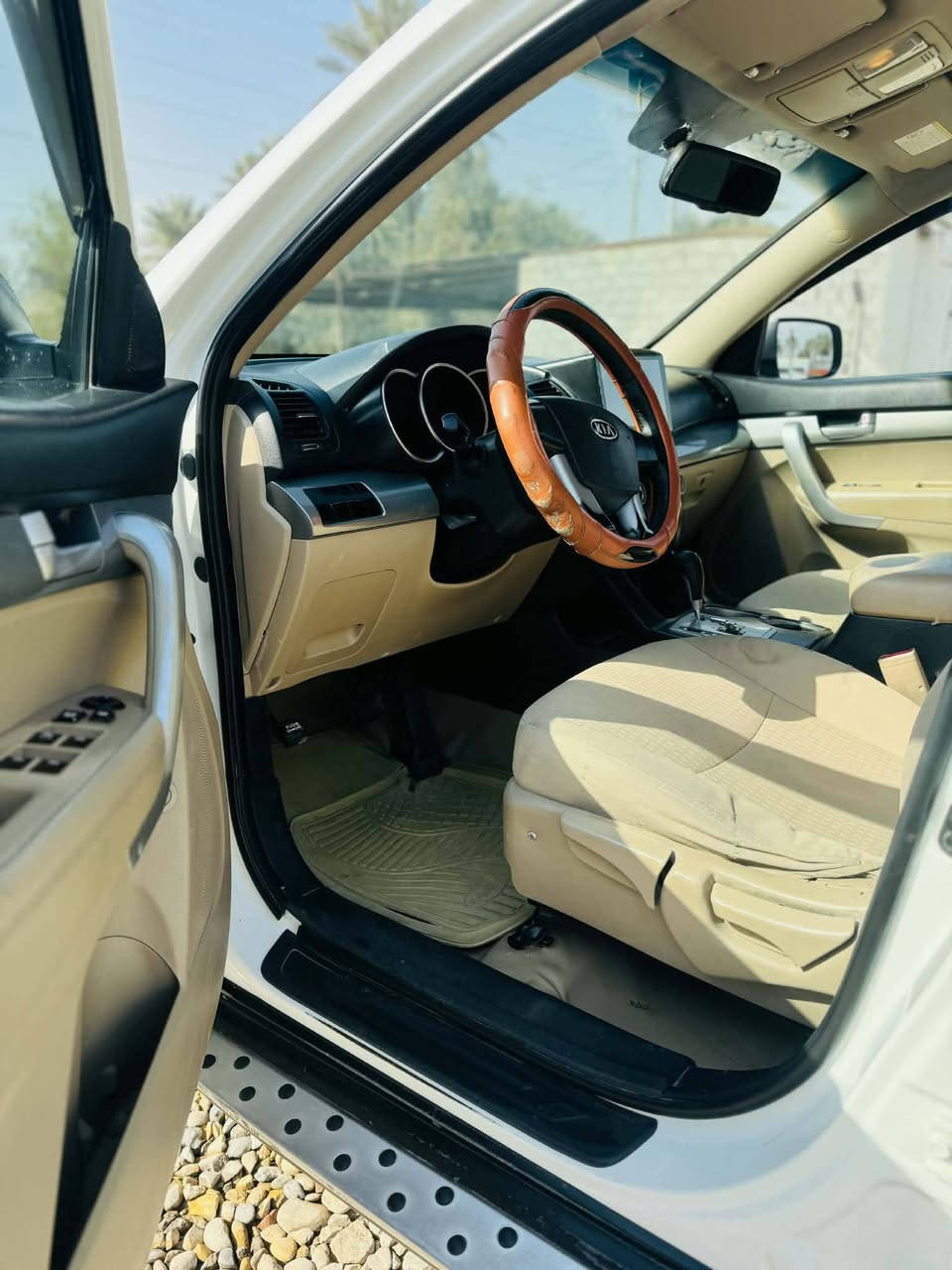 سلام عليكم سورنتو البيع موديل 12 خليجي سونار موجود بل صور سياره جديده جاهز من كلشي  مكينه كير حداديه تخم تاير تبريد تريد تحويل تريد وكالة مواصفات شاشه كامله سبعه راكب مكينه 2400 دوش سياره مال جناي مكان سياره بابل هاشميه سعر 140 وبيه مجال حق جيه راقم ***********
