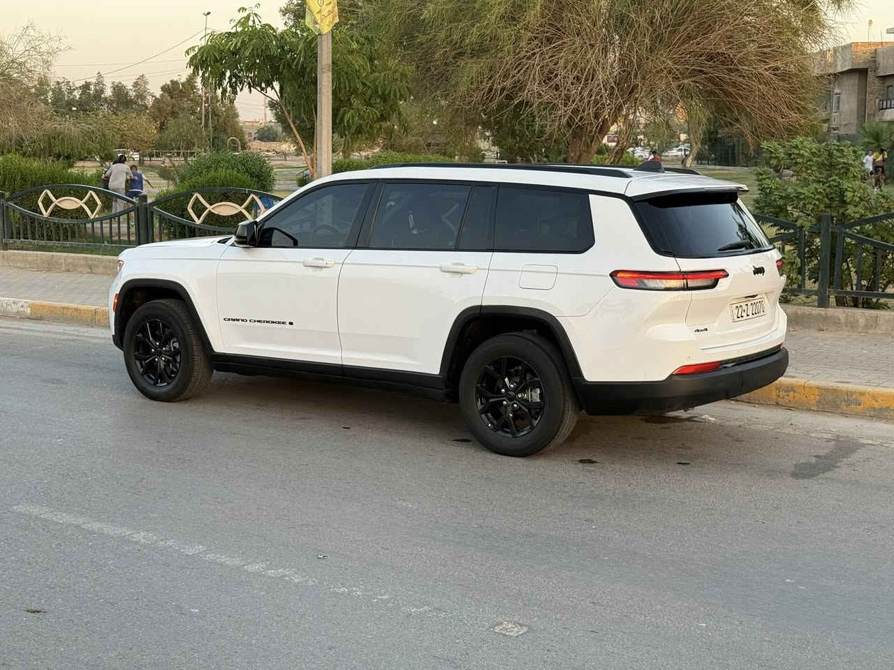 جيب ٢٠٢٤ ابيض امريكي  بانزين فقط 
فول مواصفات عدى الفتحه

 رادار 
مكينه ٣٦٠٠ 
حساسات كامره 
كشنات جلد مخمل 
كشن كهرباء 
تشغيل عن بعد الى اخره 
رقم اربيل باسمي بيها كتاب تضليل 
سياره جديده جدا  ماشيه ٢٤ 
بدون صبغ السياره بدون ايرباك بجم كبس فقط ايرباك برده 
سونار بالمنشور 

حادثها بابين جهة السائق مبدلات نفس لون بدون صبغ 
مكاني بغداد السعر ٢٨٣ $
***********
