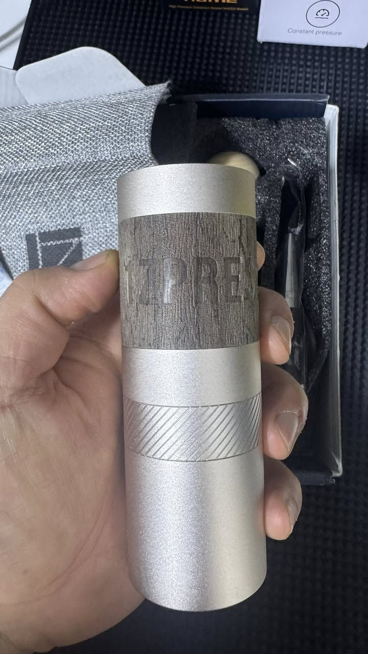 السلام عليكم
طاحونه يدويه ماركة
1Zpresso / Q2
جديده غير مستخدمه 
السعر 85 الف 
يوجد توصيل 
التواصل خاص


**إذا كنت صاحب هذا الإعلان وتريد حذفه لأي سبب، رجاءا أرسل رسالة إلى الدعم الفني**