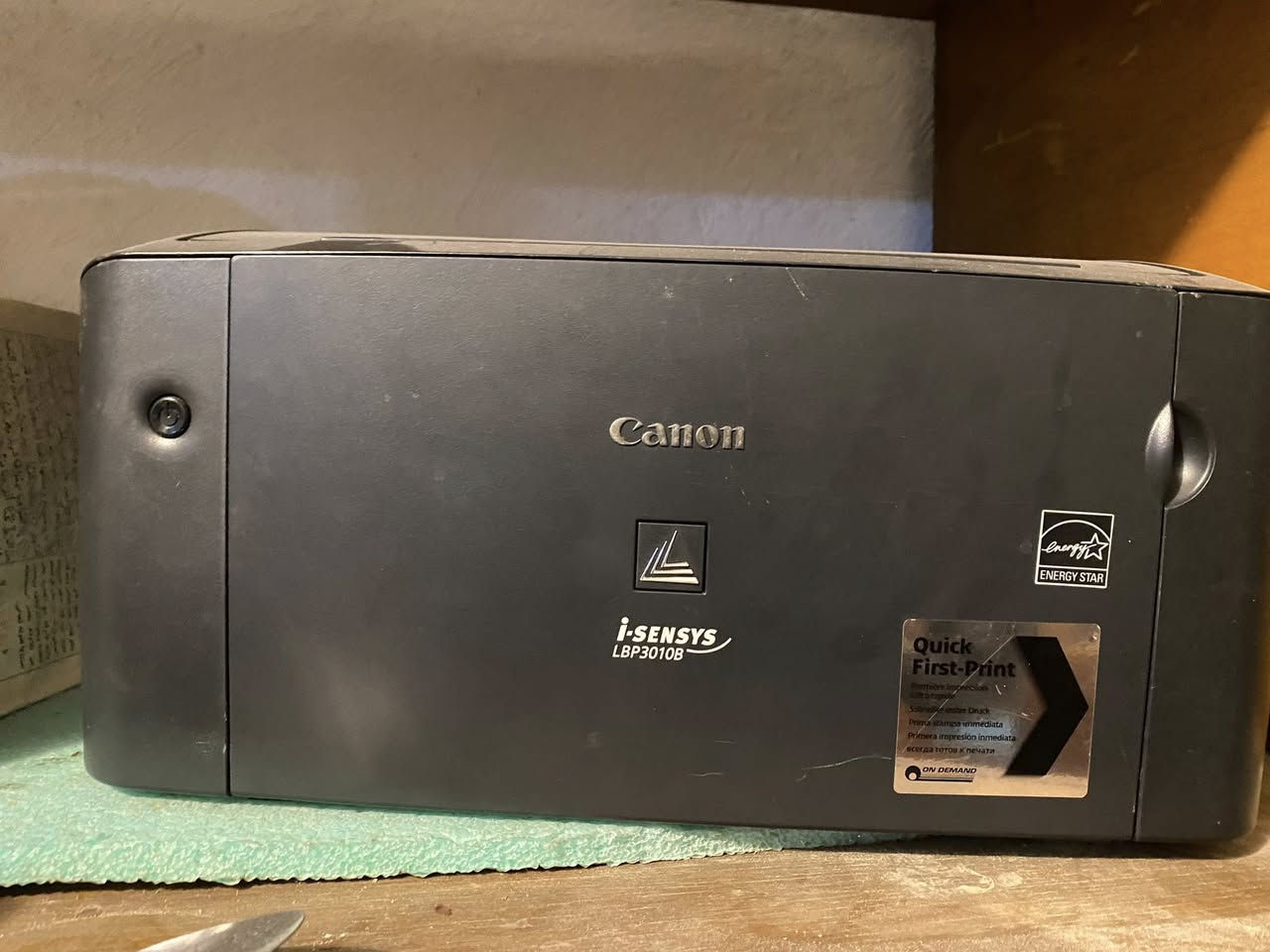 طابعه كانون 3010 LB ليزرية اسود وابيض نظيفه استخدام منزلي سريعة بالسحب
للبيع 
سعر :- 115،000 وبي مجال للشراي فقط 
للتواصل عبر الرقم واتساب ***********

فيديو لشغل الطابعة بالتعليقات
