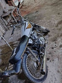 اسلام عليكم الدراجه للبيع ومتوازي عليهه وسعر مناسب كلش لان اريد اعمر غ...