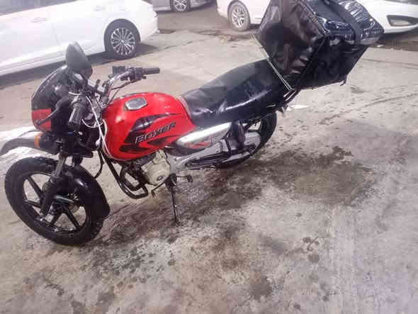 سلام عليكم دراجه بوكسر للبيع 21 نقصها بكلايت واشاير كمكينه سلف كهربائيات خير      من الله تجي تاخذها من باب لبيت دراجه بدون اوراق السعر 675 عنواني بغداد الدوره ***********
