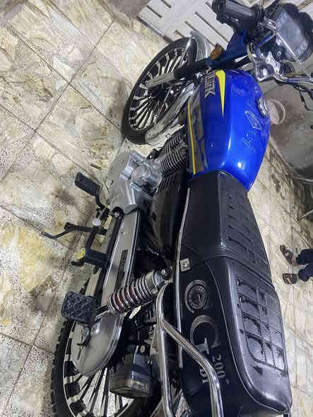 سلام عليكم 
ايراني موديل ٢٥ 
لدراجه بوضع لشركه
جيب وياك ١٠٠ فيتر وتعال 
رايدها ٧٥٠ اوراقها كامله كلش حلوه
مكاني بغداد الغزاليه رقمي *********** 
وبل عافيه عل ياخذها
