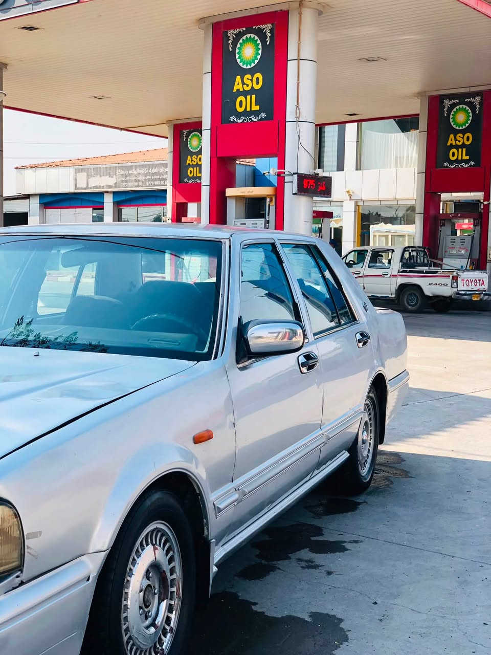 نیسان سدریک 2001 بۆ فڕۆشتن گێڕو مەکینە ئەکسل بەشەرت دوکەڵ بە شەرت پێشی سي پارچه له سه ر كال بوونه وه هەیە سەیارەکە یەک دینار مەسرەفی نییە تەبریت لەسەر سویچ کارەبای هەمووی ئیشەکا  ناوی زۆر جوان ماوەتەوە  ماشاء الله  سەیارەکە هەیکەلی زۆر جوانە سەنەوی بەسەر چووە سعری 30 گەڵاو  ***********معامەلەیەکی برایانە
