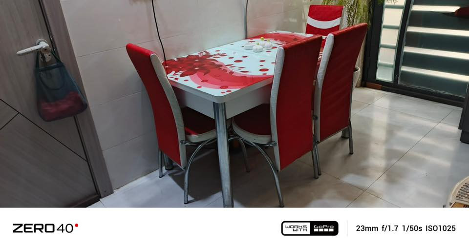 ميز للبيع بحالة ممتازة
قوي ونظيف، مناسب للبيت أو المحل

السعر: ٧٥ ألف

للاستفسار والاتصال: ***********

عدد الكراسي ٦
