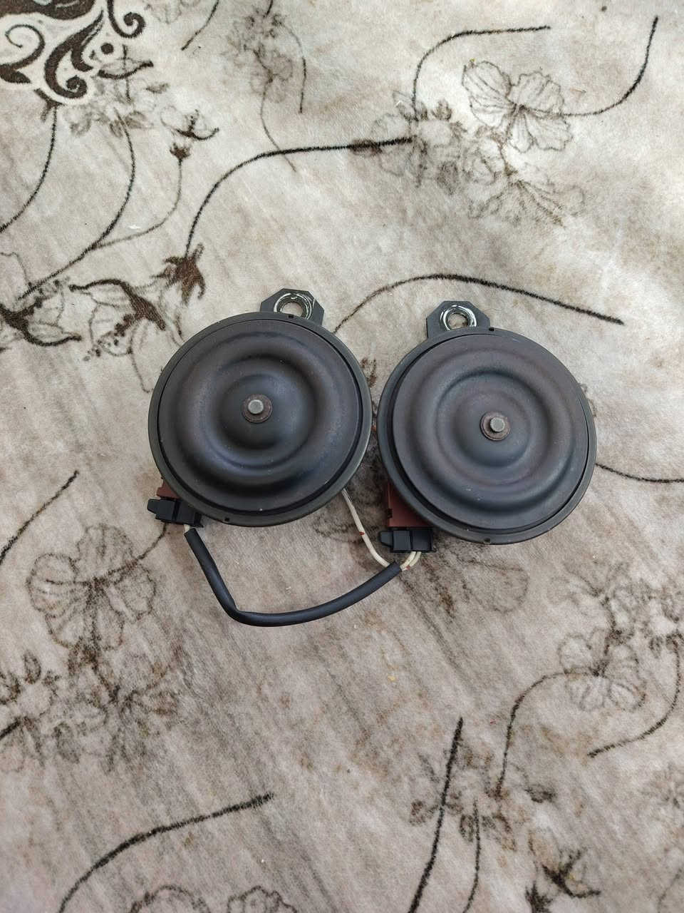 السلام عليكم من رخصت الادمن# هورن سيدان فيشه حمره جدد بالشمع شرط الفحص العنوان بغداد متواجد خاص ***********
