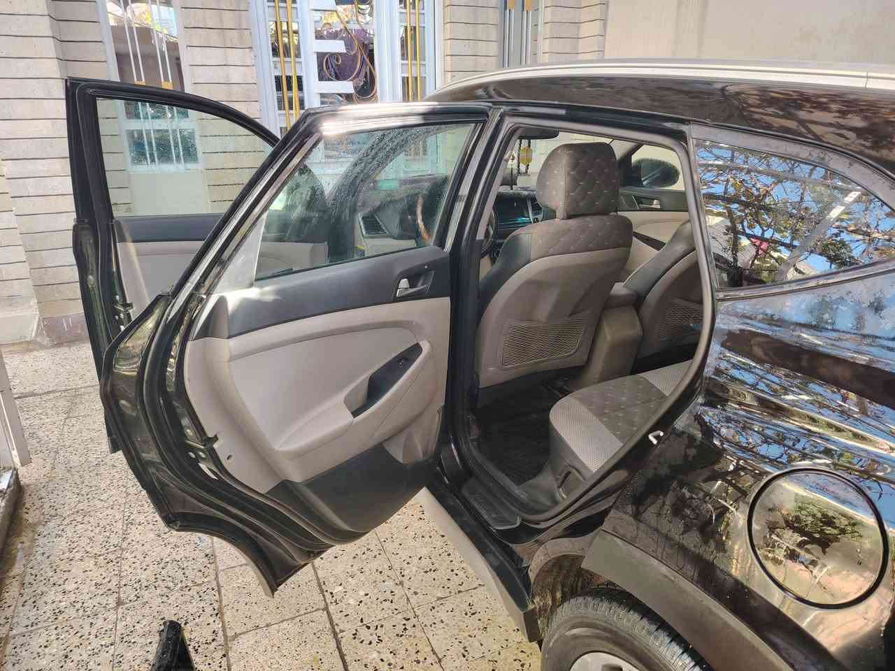 السلام عليكم
تكسون أمريكي ٢٠١٨ ضررها بوند مبدل خارج العراق بدون دواخل شرط المكينه والكير شرط التحويل السياره باسمي سنويه جديد سنة ال٢٠٣٠  حاليا رقم انكليزي الجديد ترهم نقد وترهم إذ مقدمه والباقي مده
مكان السيارة الموصل الأيمن الرفاعي 
السعر حسب الاتفاق على البيع والشراء طبعآ
علق وخاص


**إذا كنت صاحب هذا الإعلان وتريد حذفه لأي سبب، رجاءا أرسل رسالة إلى الدعم الفني**