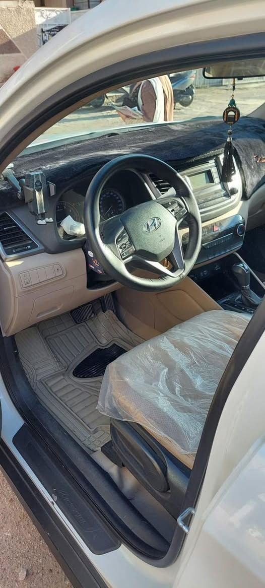 السلام عليكم توسان 2017خليجي سياره جديده داخل عسلي
كير ومحرك نضاف سياره علوضع الشركه تخم تاير وليكب 
حساسات خلفيه بسمي بغداد السعر 173مكاني بغداد شعب ‭0770 454 1209‬
